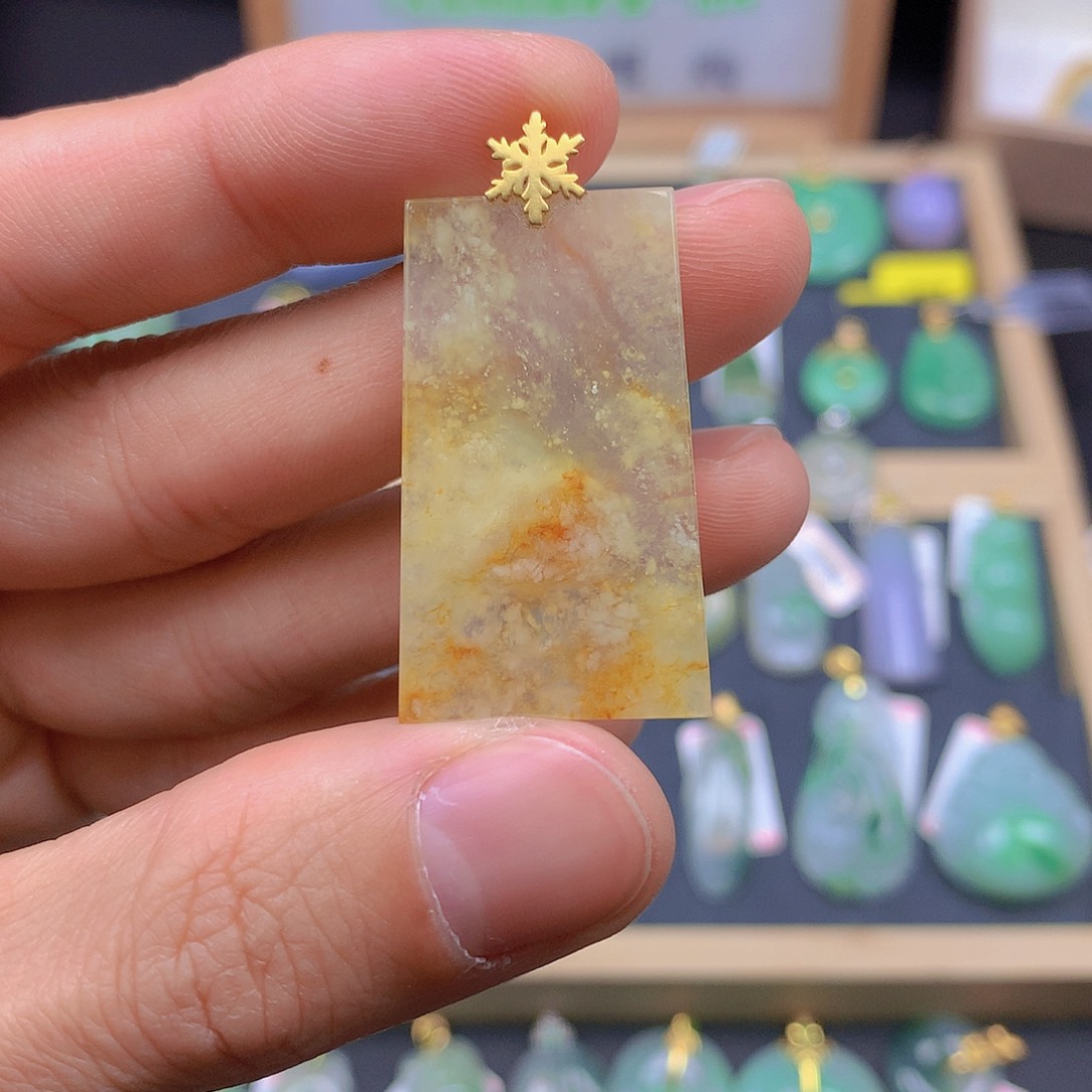 翡翠颈饰18K金镶嵌翡翠