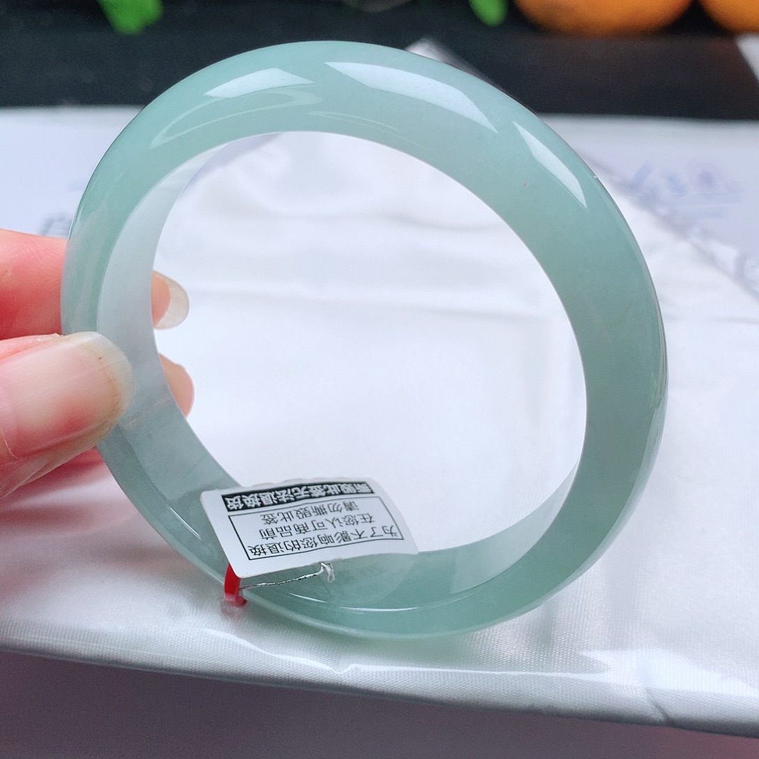翡翠手镯未镶嵌56圈