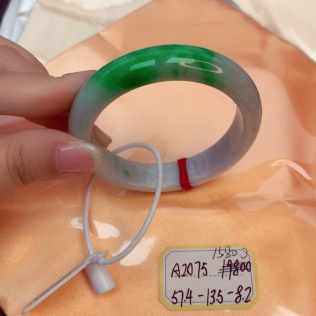 翡翠手镯未镶嵌缅甸翡翠