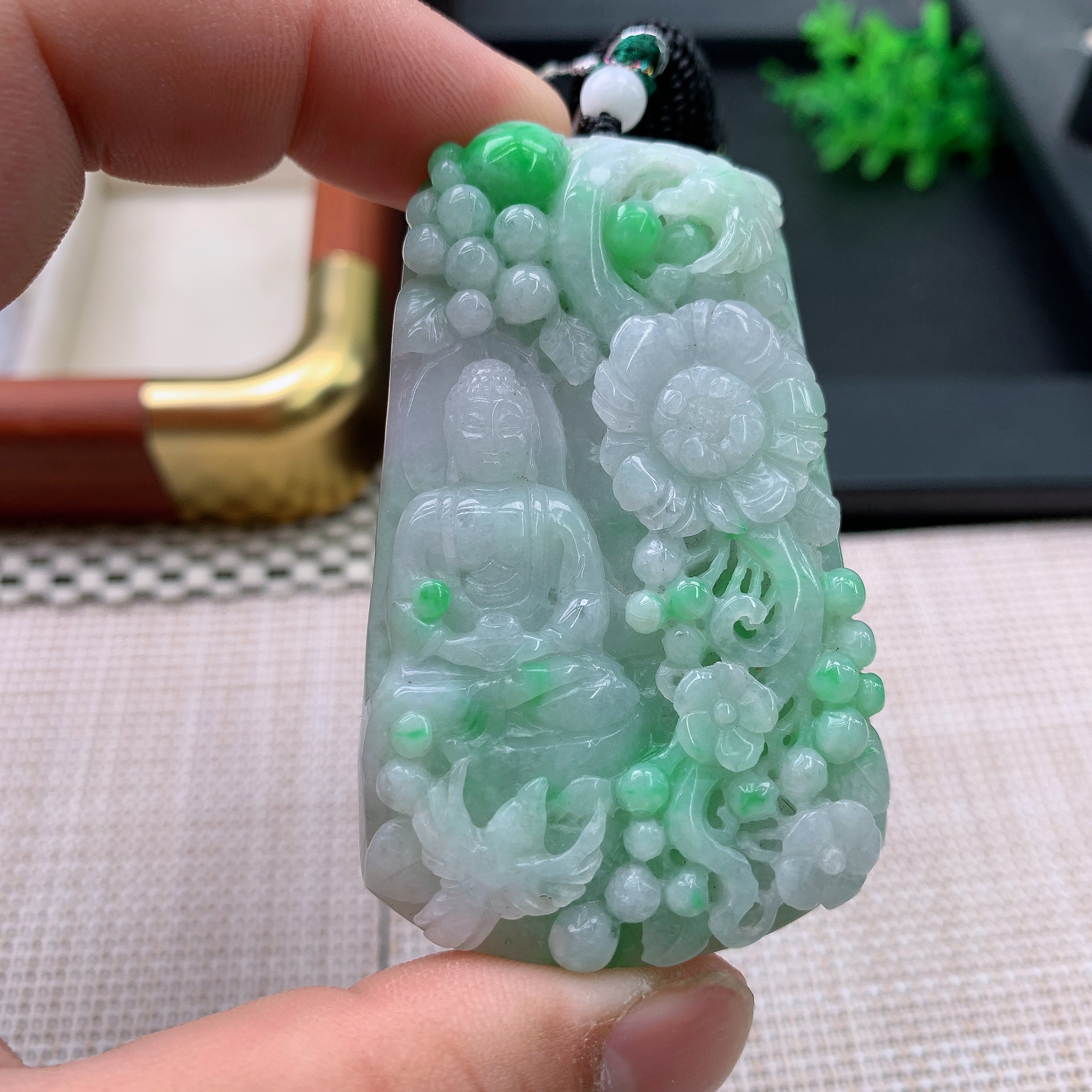 天然A货翡翠大日如来吊坠挂件67-41.6-12.4