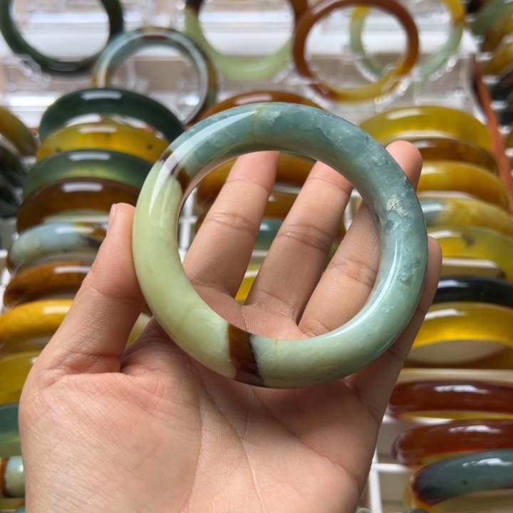 蛇纹石玉未镶嵌手镯