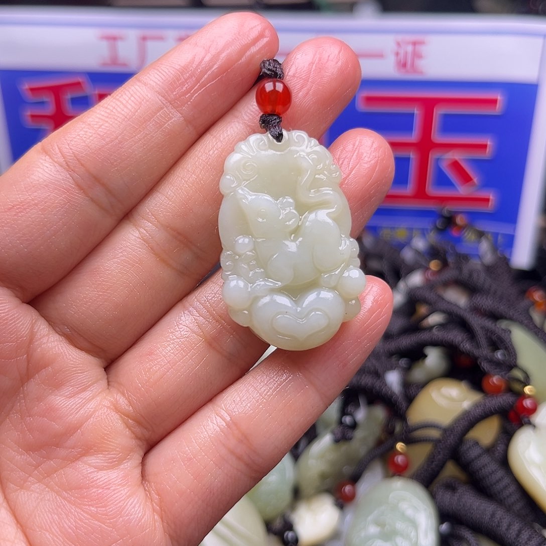 颈饰未镶嵌和田玉