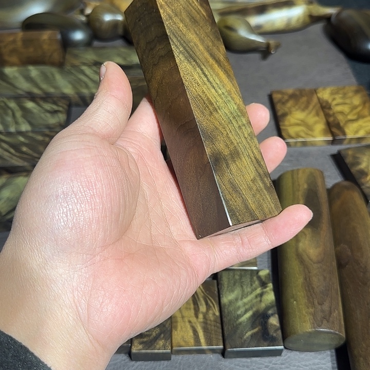 黑*** 阴沉木直播间一物一拍截图