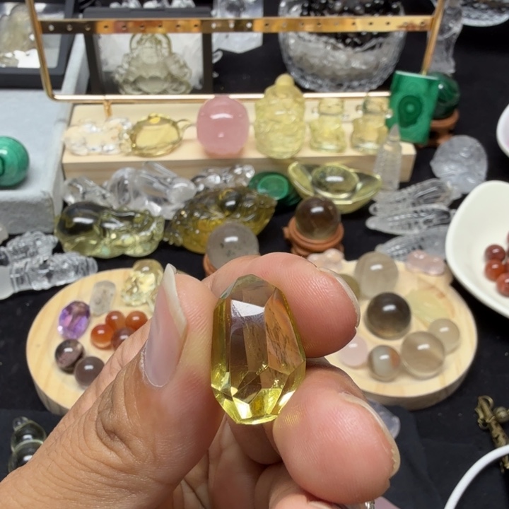 未镶嵌颈饰水晶水晶