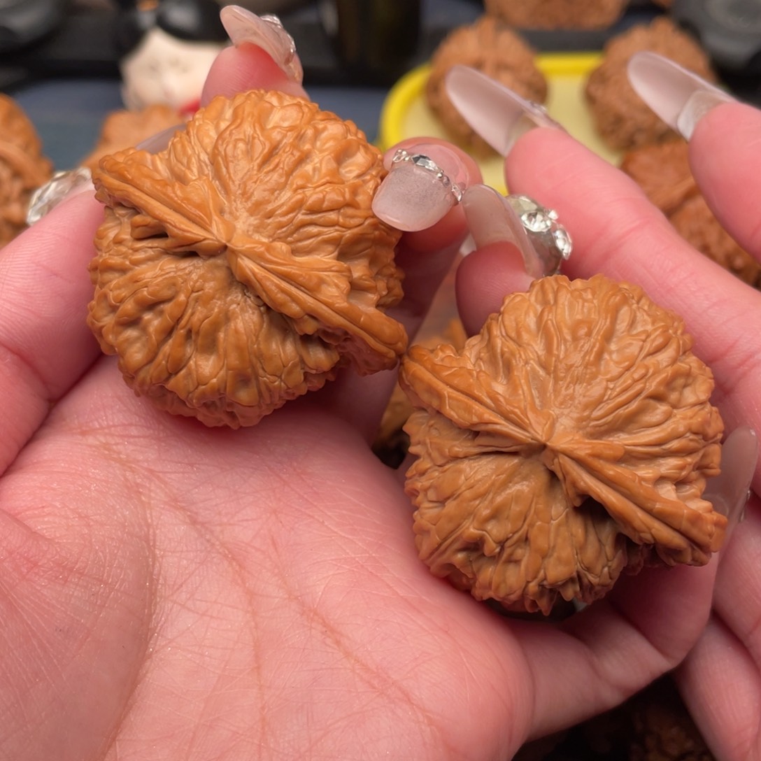 文玩核桃把件全品，毕业红皮大白狮子，47