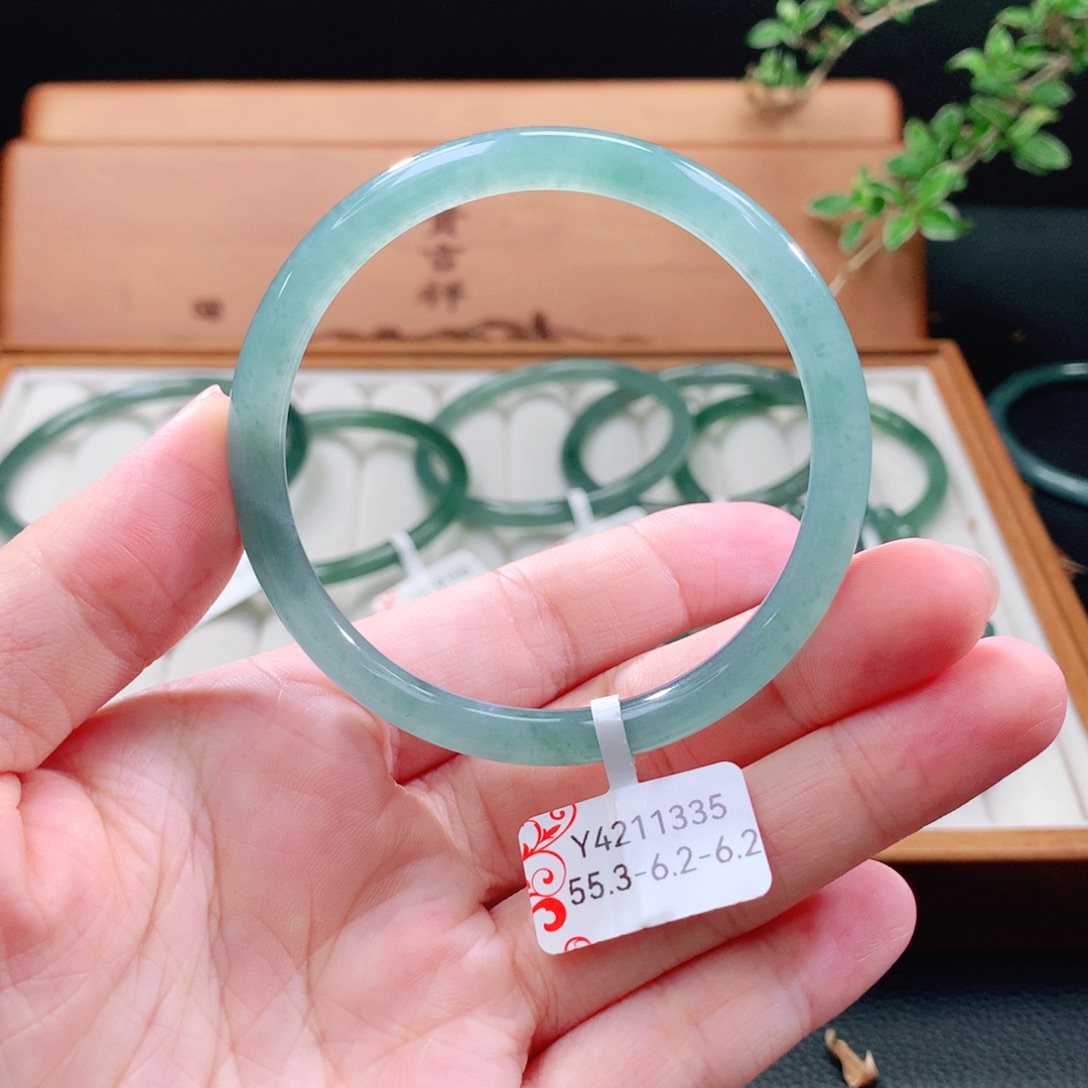 未镶嵌手镯（圆镯）翡翠