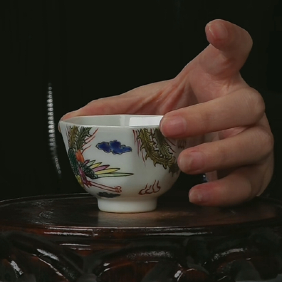 Y粉彩龙凤纹八方杯