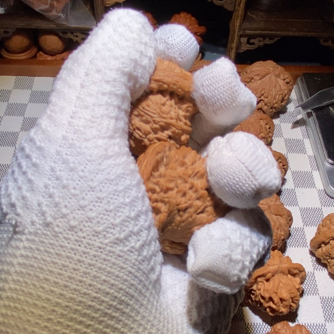 文玩核桃吊坠富*炮白狮子