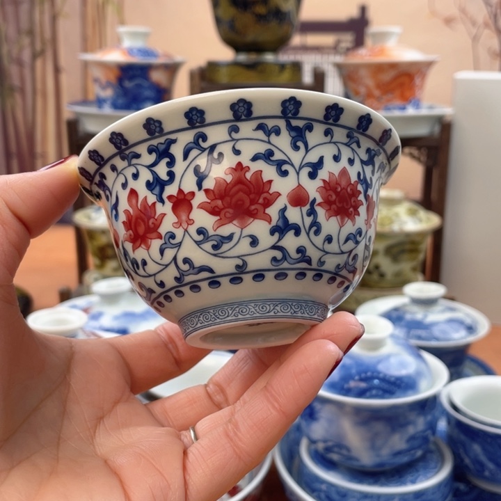 摆件陶青花釉里红缠枝莲压手杯