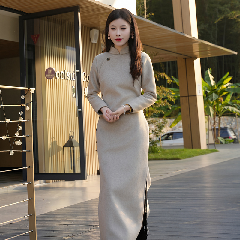 【暖心】玲珑缎旗袍冬季新款浅驼色澳毛羊绒简约大气时尚复古要干洗