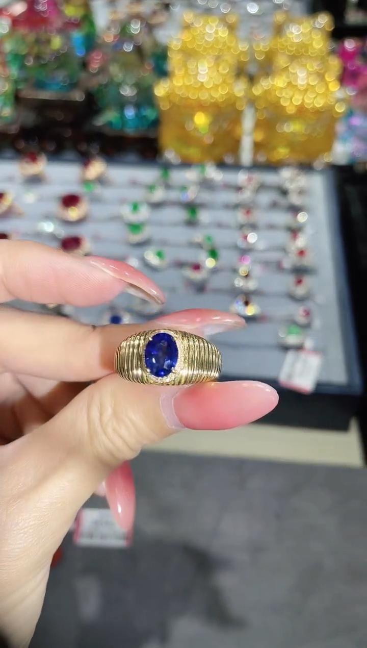 18K金镶嵌天然蓝宝石戒指