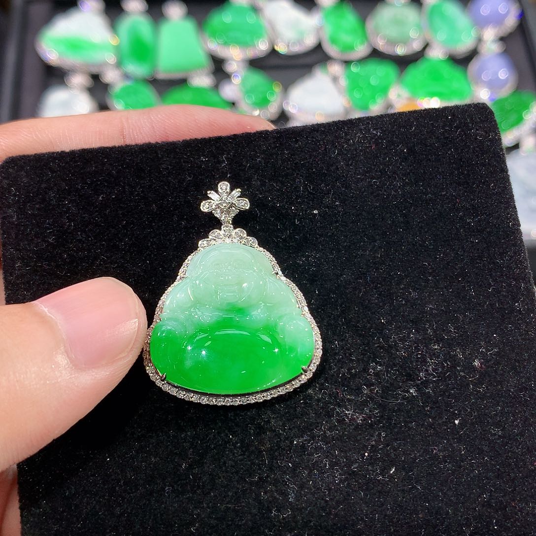 翡翠18K金镶嵌颈饰