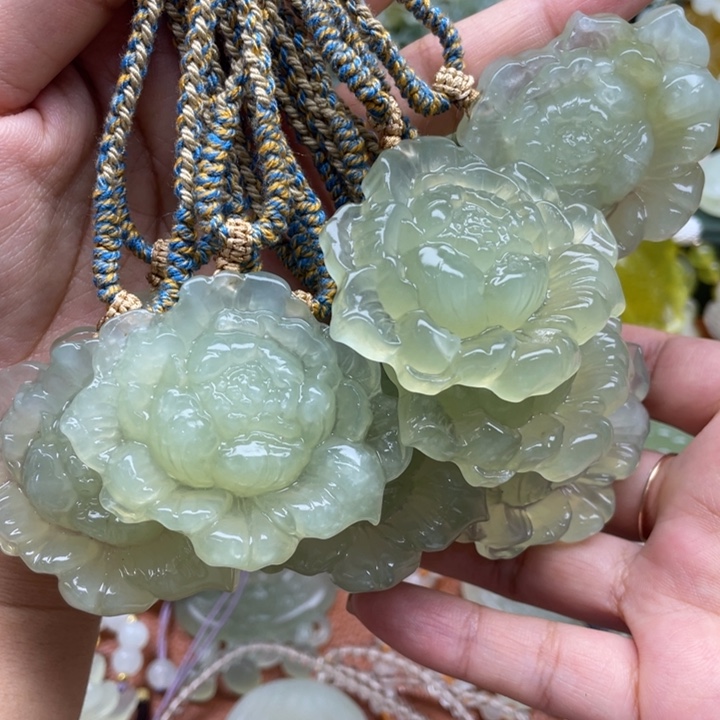 蛇纹石玉未镶嵌吊坠