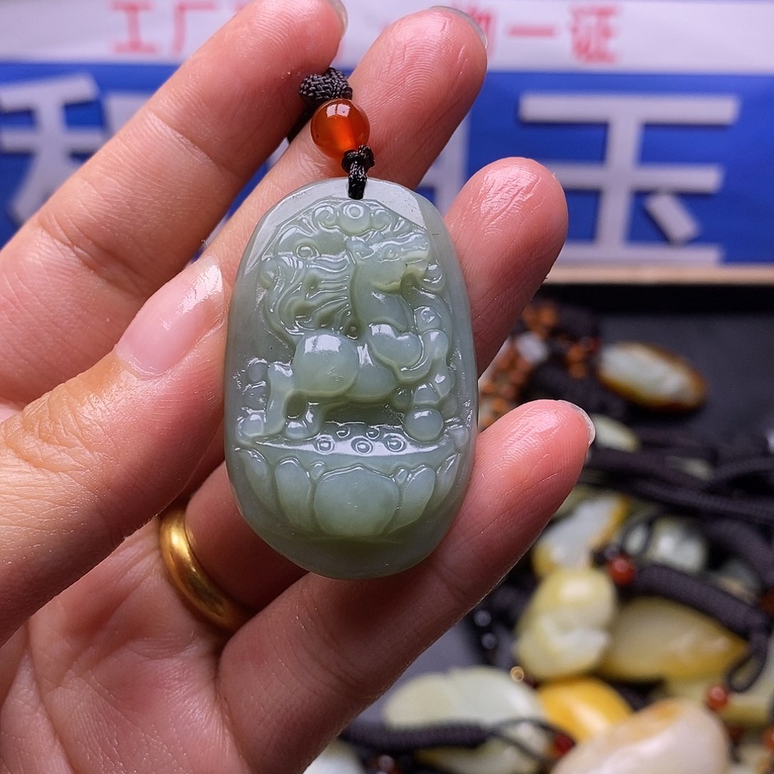 和田玉未镶嵌颈饰