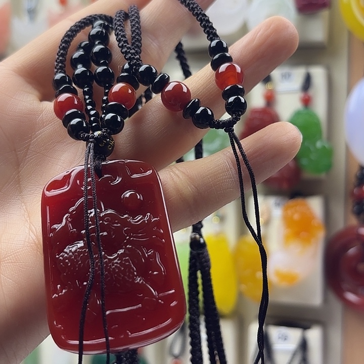 回***经石英质玉未镶嵌颈饰