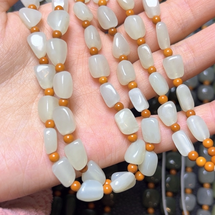 和田玉颈饰未镶嵌