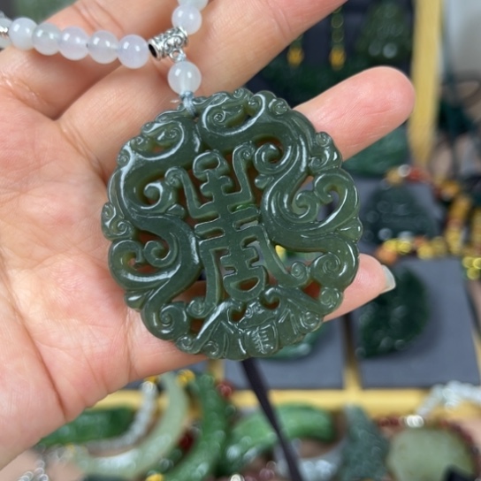 和田玉颈饰未镶嵌