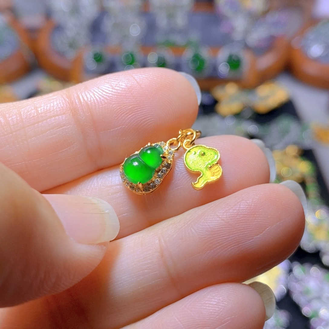 翡翠颈饰银S925镶嵌天然翡翠