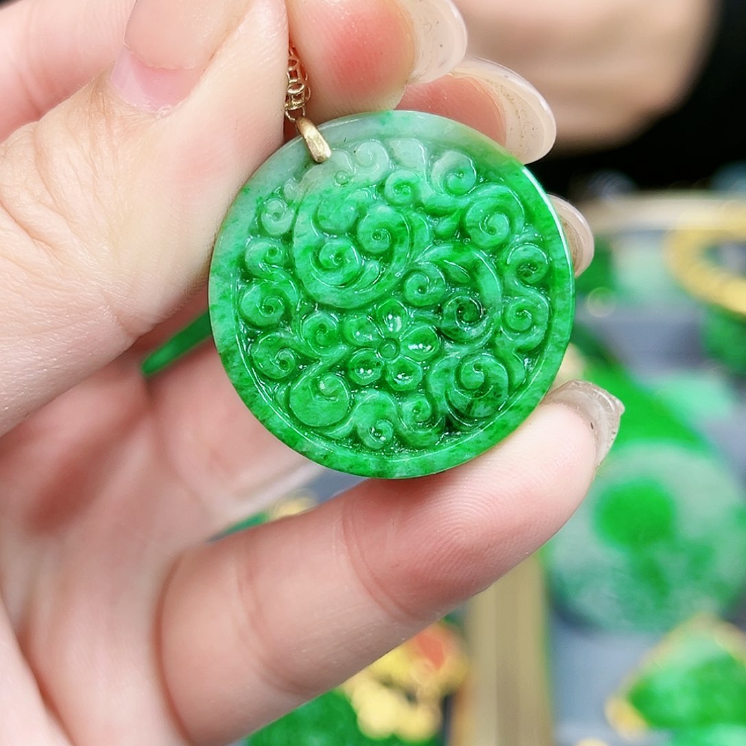 翡翠颈饰18K金镶嵌吊坠