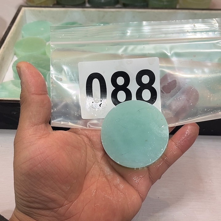 喜***画蛇纹石玉未镶嵌珠宝半成品