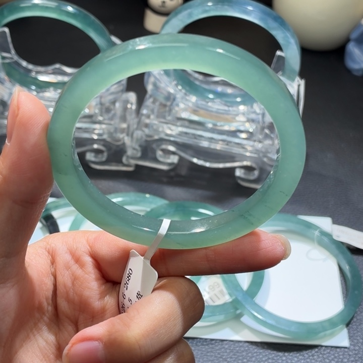 翡翠未镶嵌手镯葡萄绿