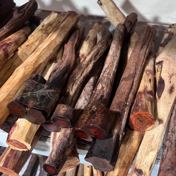 黄花梨老料对眼工艺摆件