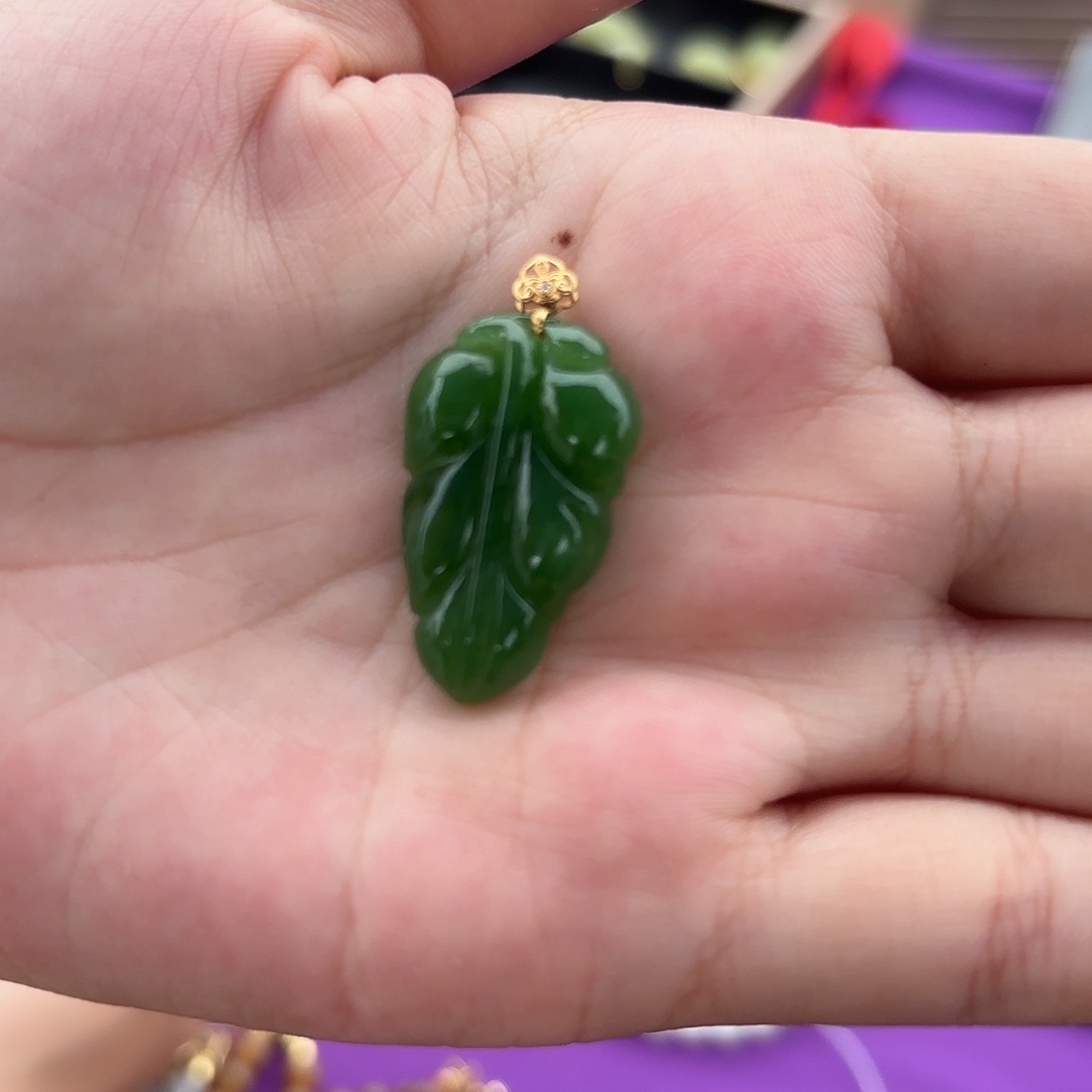 颈饰18K金镶嵌和田玉