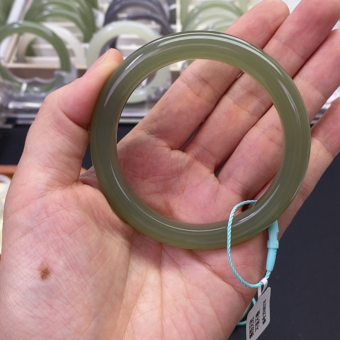 ****主和田玉未镶嵌珠宝奇石56