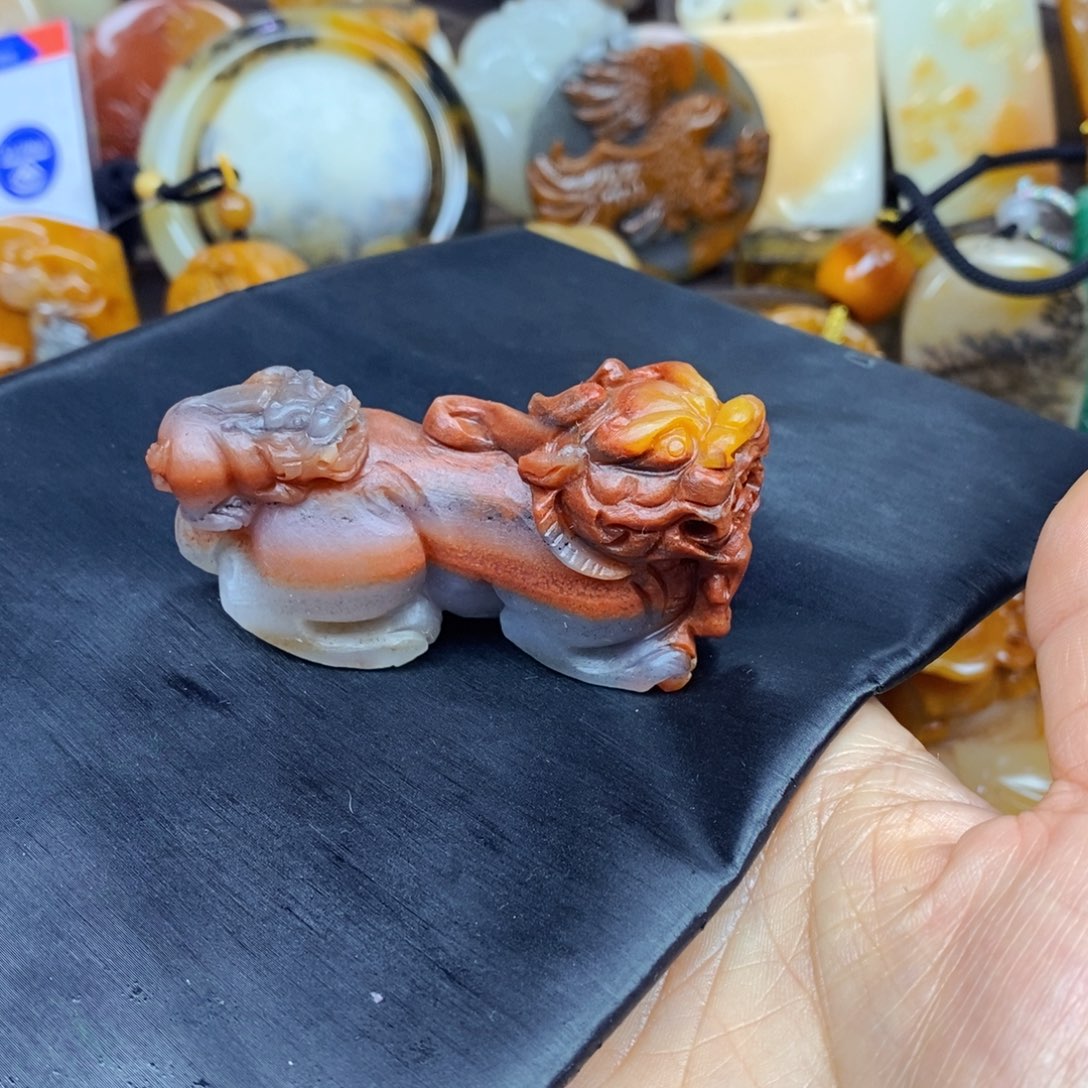 石英质玉（黄龙玉）颈饰未镶嵌