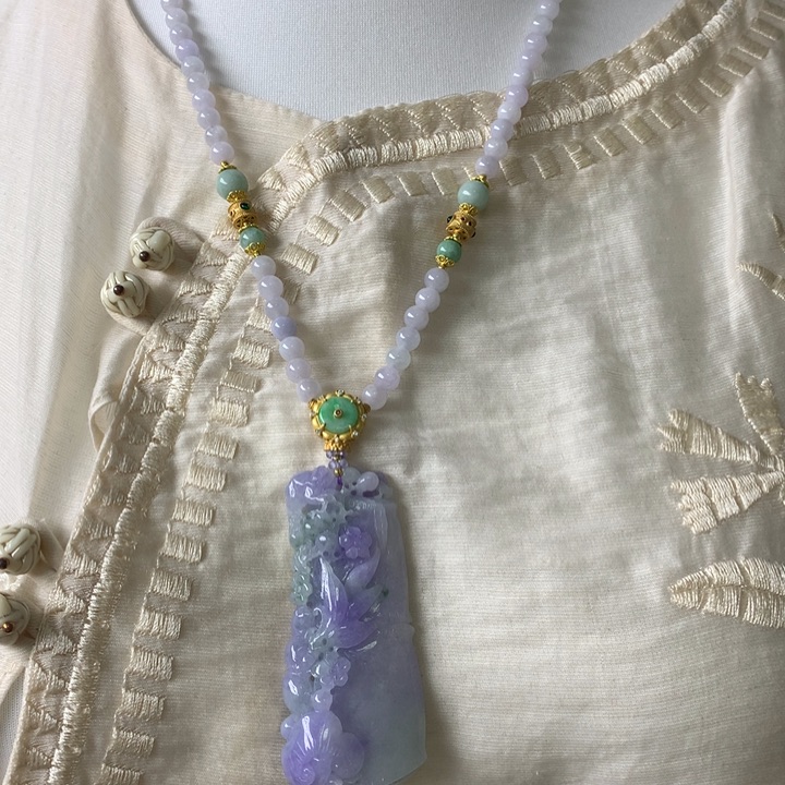 翡翠吊坠(赠链)未镶嵌