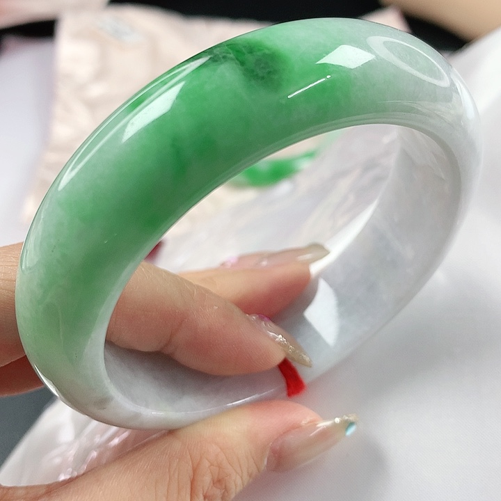 未镶嵌手镯翡翠，523