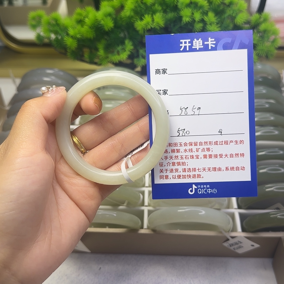 和田玉未镶嵌手镯