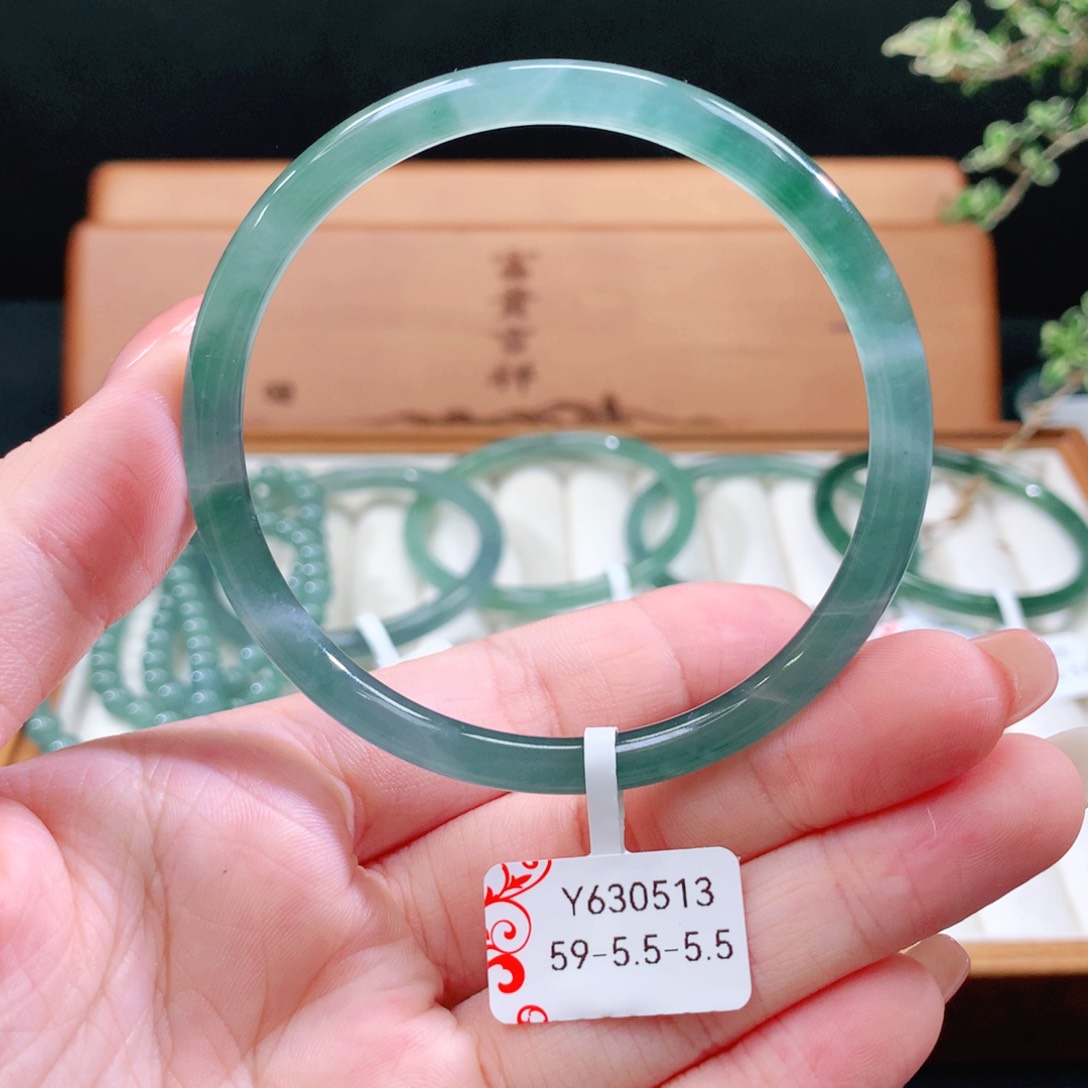 翡翠未镶嵌手镯天然