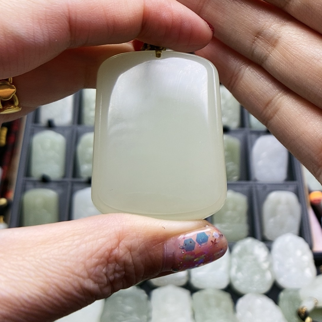 和田玉颈饰未镶嵌我****懂