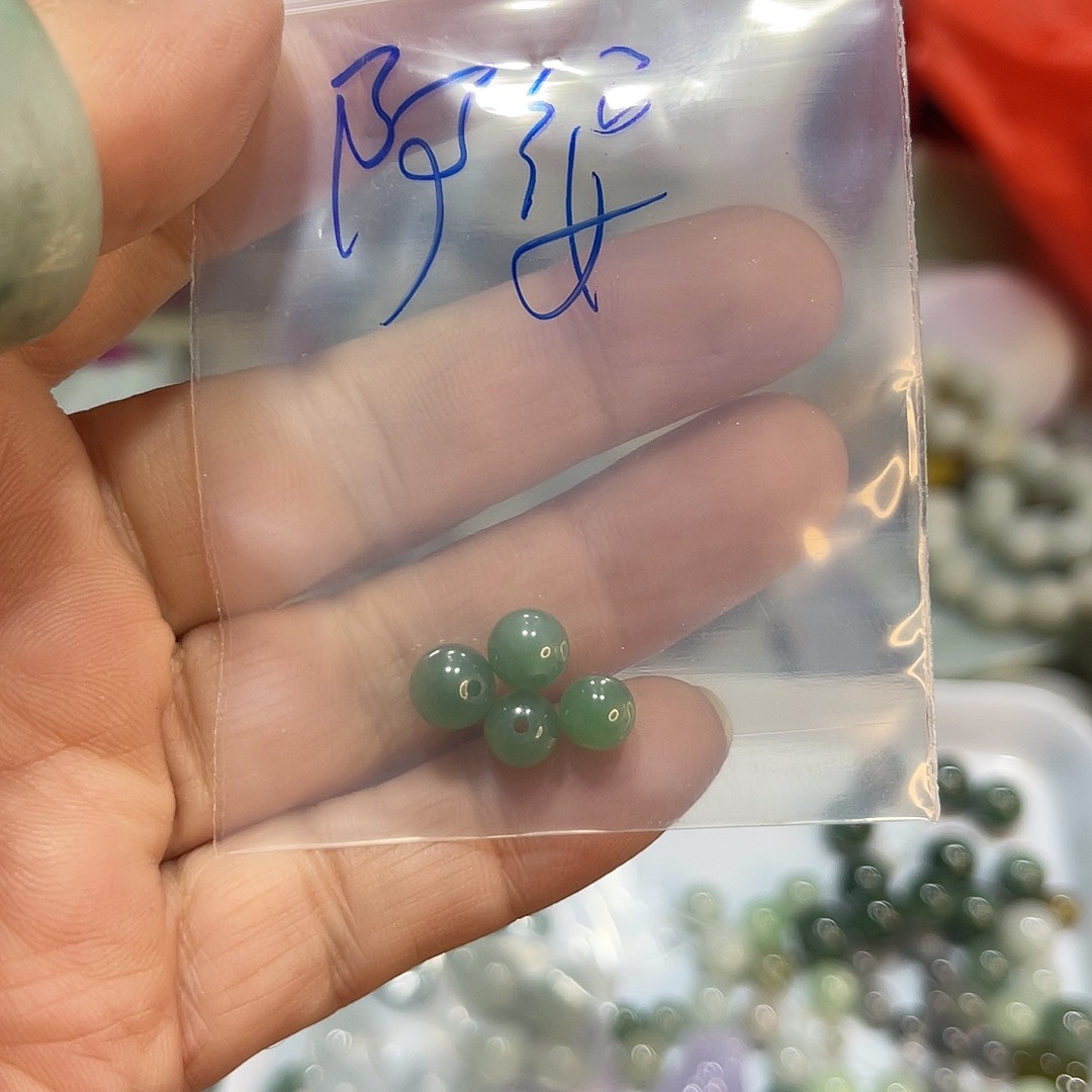 纯铜锆石合金阿*饰品。    