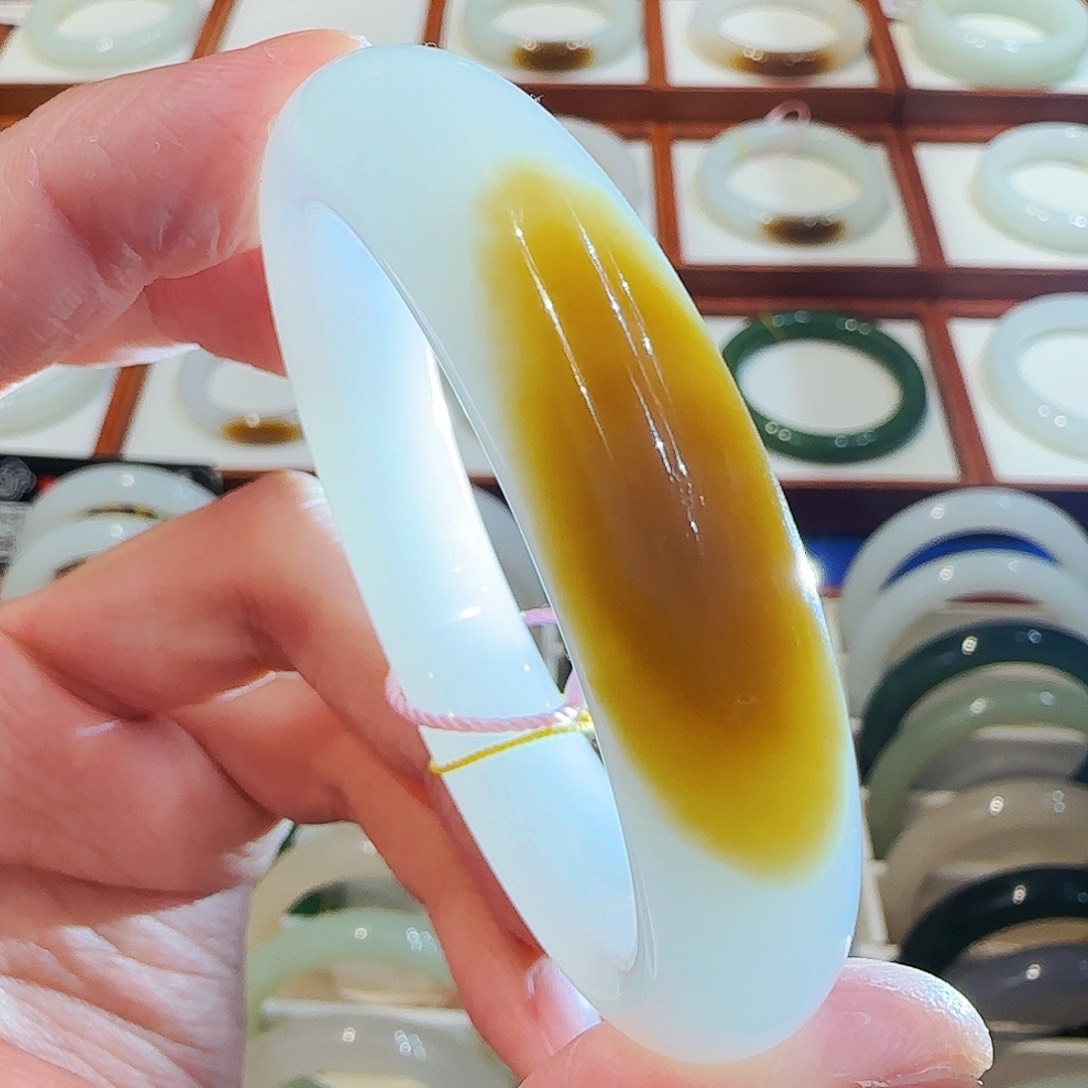 和田玉手镯未镶嵌且末一口金红糖49 50 51