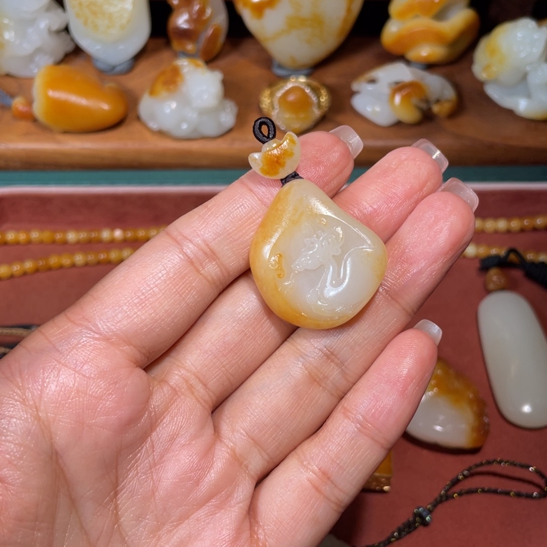 颈饰未镶嵌和田玉