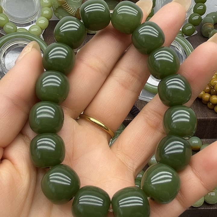 透闪石质玉未镶嵌手串