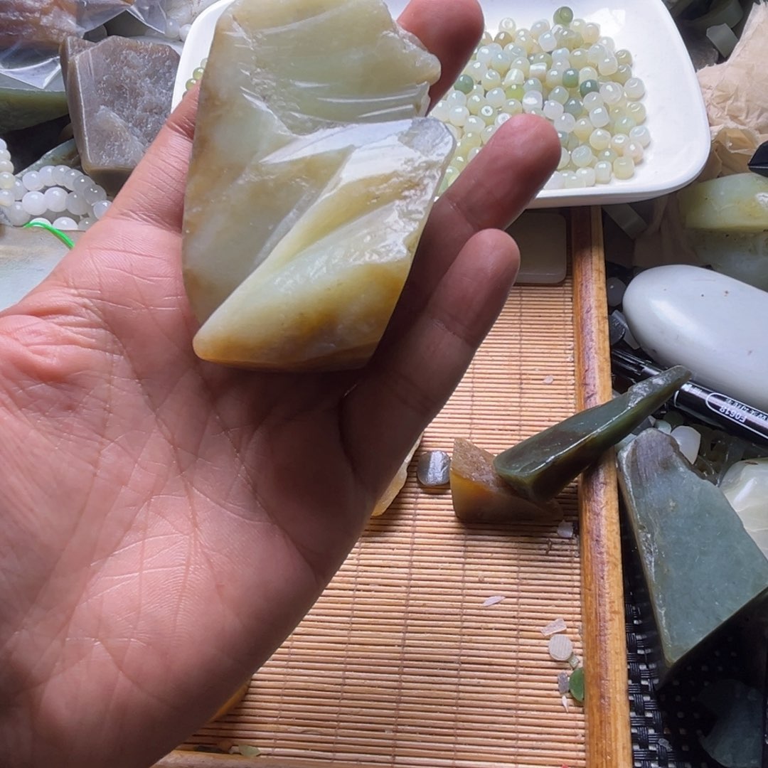 U***b和田玉（糖玉）未镶嵌挂件