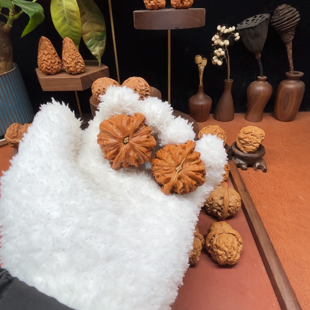 B***G核桃手串/手链三角白