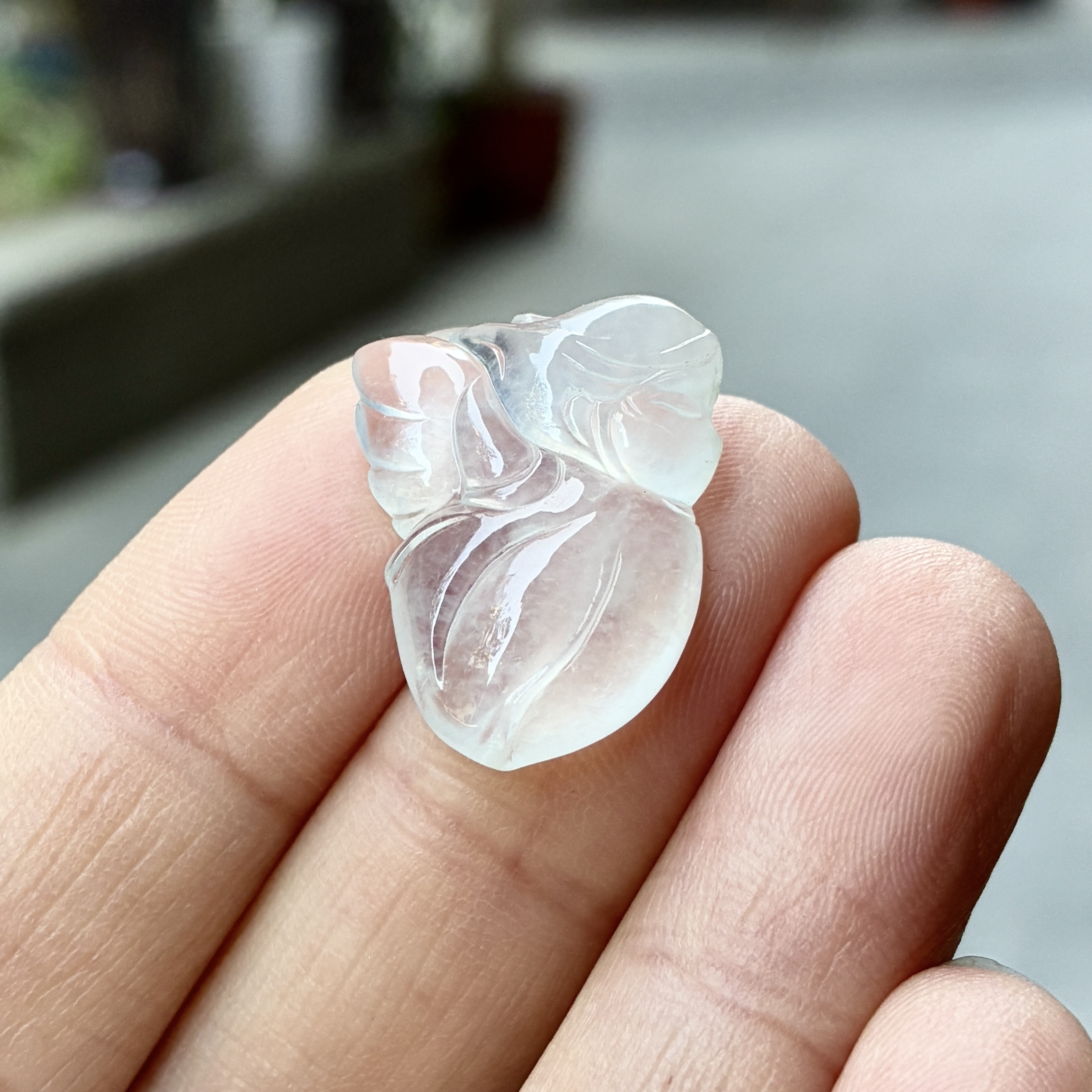 天然a货缅甸翡翠自然光尺寸20.8/16.4/4.4冰种仙子吊坠，白皙透亮