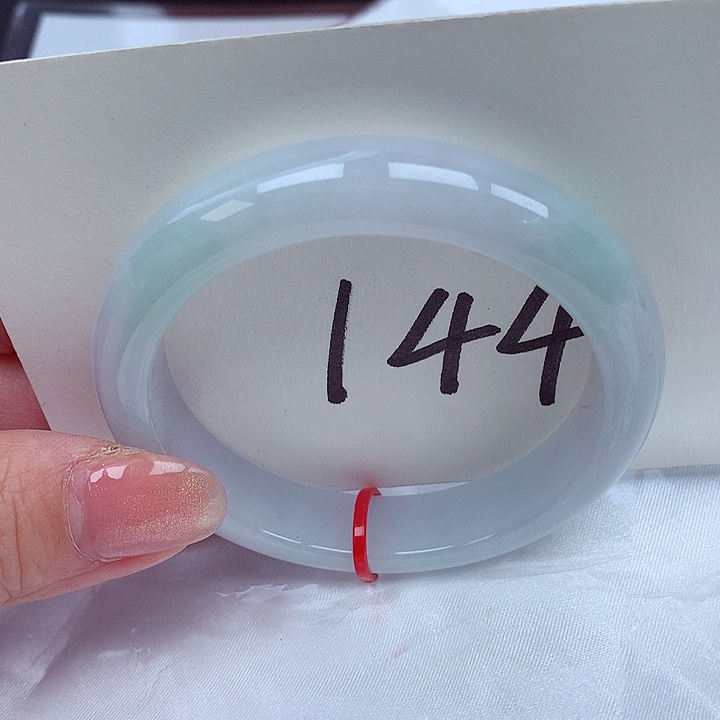 翡翠手镯未镶嵌翡翠