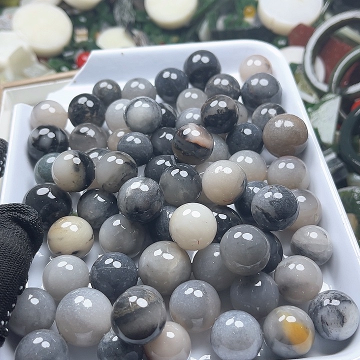 和田玉（糖玉）和田玉边角料 9K金镶嵌拼*。