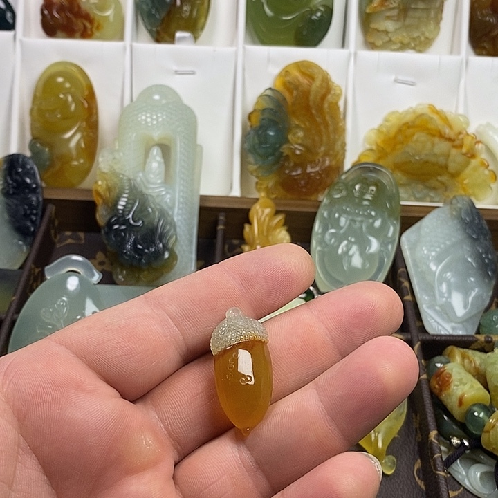 十***架蛇纹石玉未镶嵌颈饰