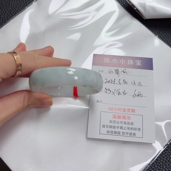 翡翠手镯未镶嵌翡翠手镯