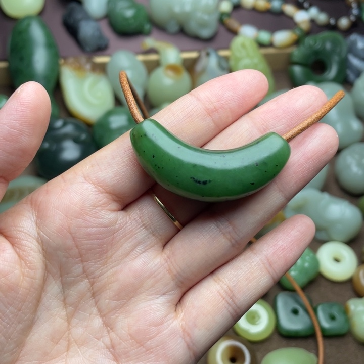 【闪购商品】颈饰未镶嵌和田玉碧玉大弯管福利价
