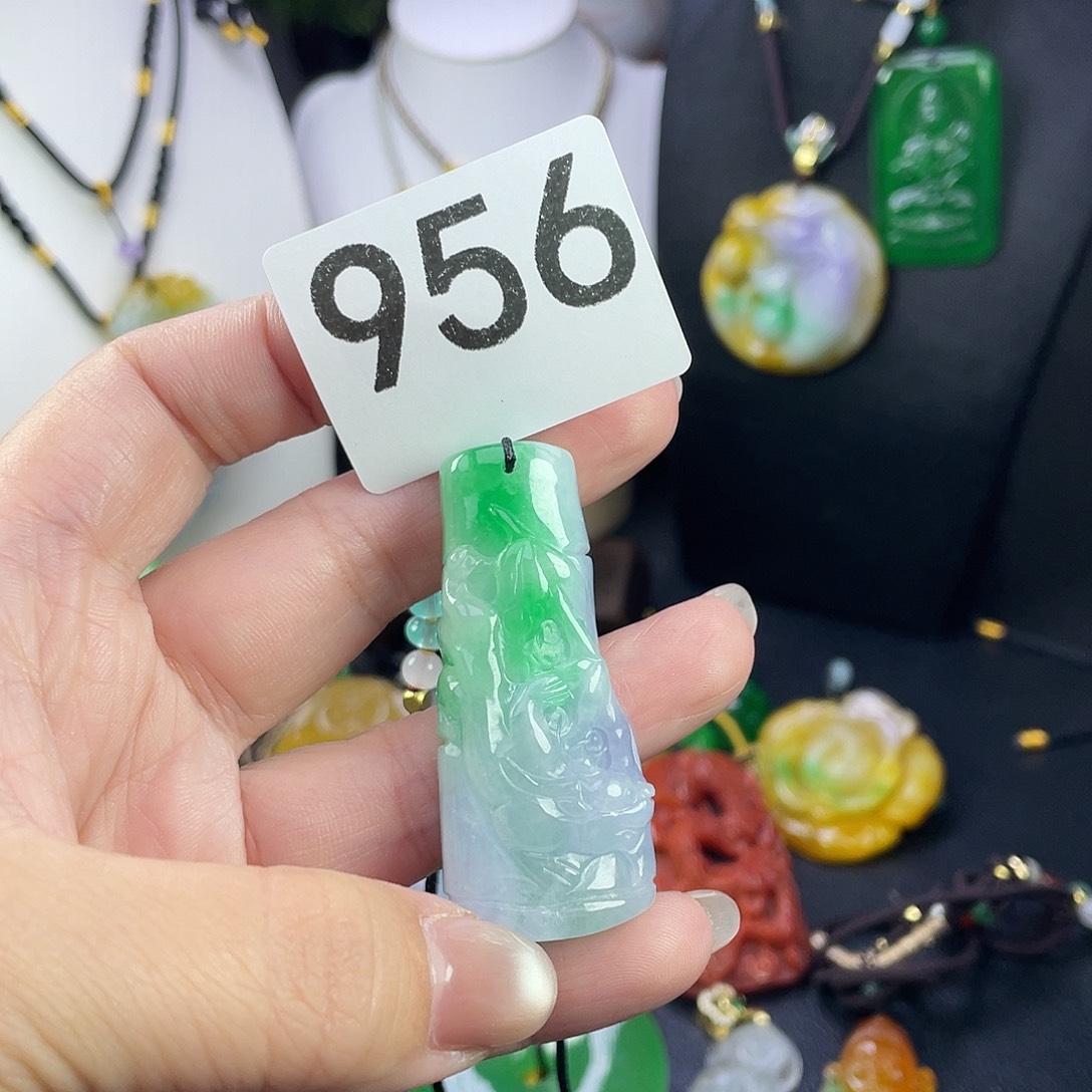 翡翠未镶嵌吊坠(赠链)