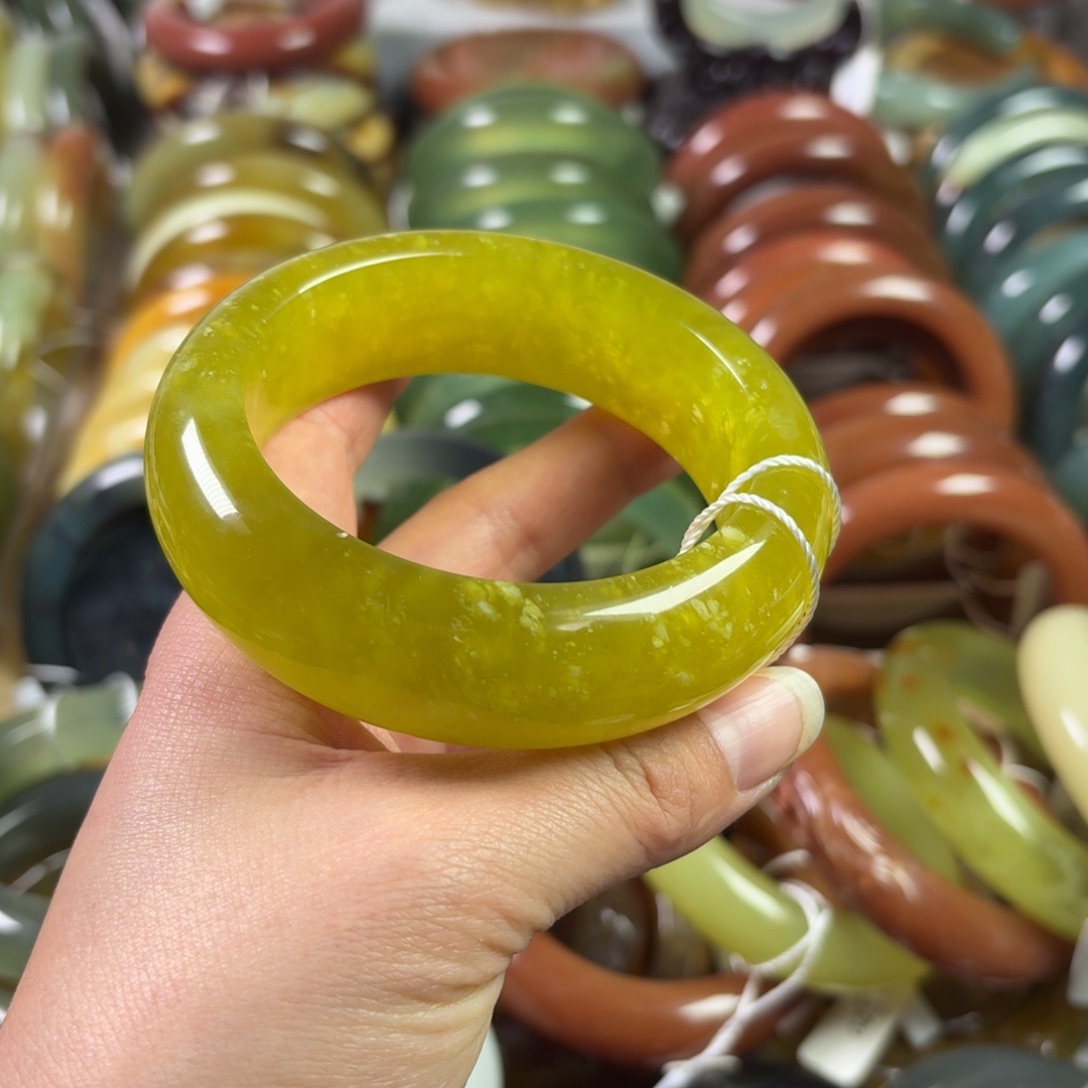 蛇纹石玉未镶嵌手镯