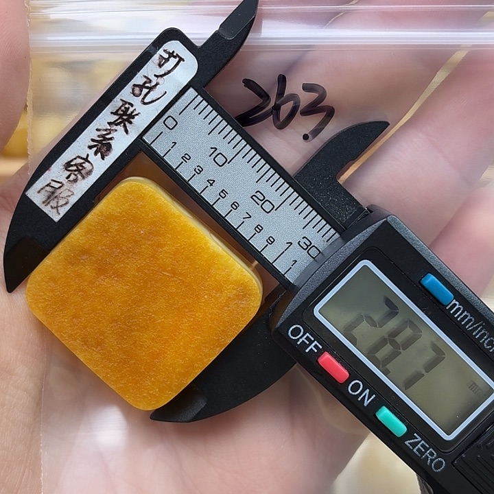 未镶嵌蜜蜡裸石蜜蜡