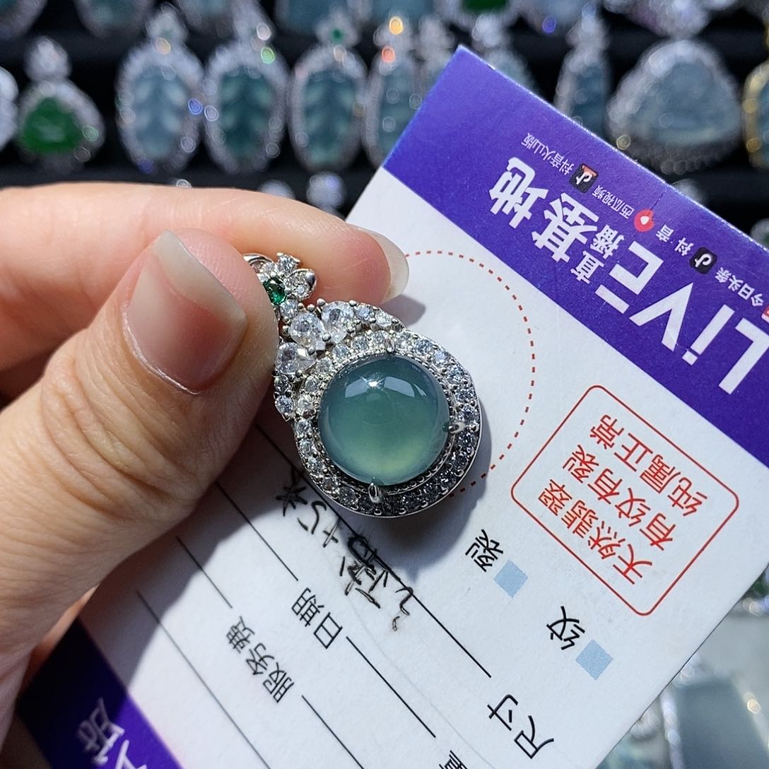 翡翠颈饰未镶嵌翡翠